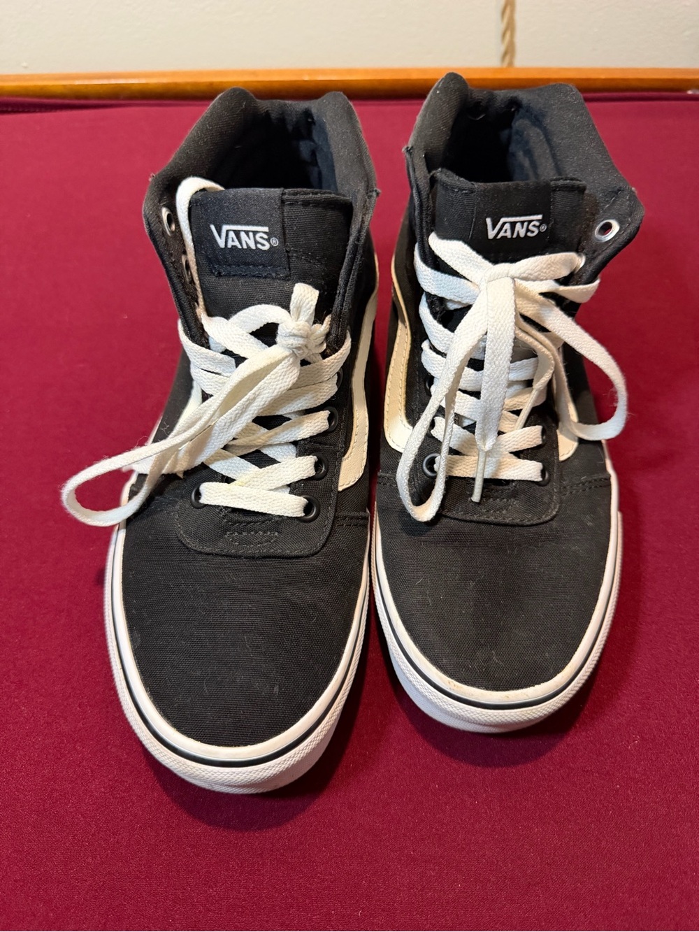 Vans Black and White High-Top Skate Sneakers woman’s 8